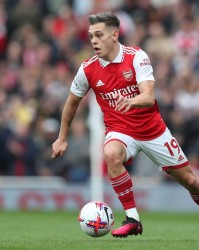 体育投注-镜报：阿森纳欲补强左翼需先卖人，小蜜蜂维拉有意特罗萨德