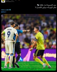 👀利雅得胜利晒C罗本泽马同框照：在他的阴影下 知道了球星特质