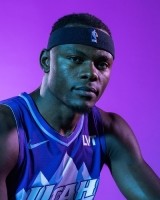 体育投注-上季出战14场&amp;场均7.6分8.7板 美记：希布韦和爵士续签了双向合同